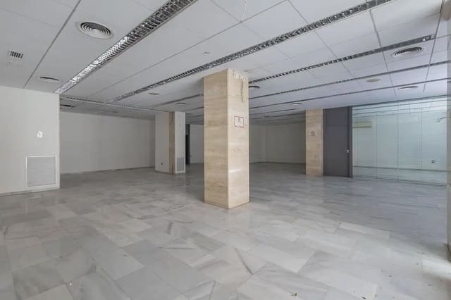 Erhverv til salg i Angustias - Chana - Encina, Granada by - € 380.000 (Ref: 9837176)