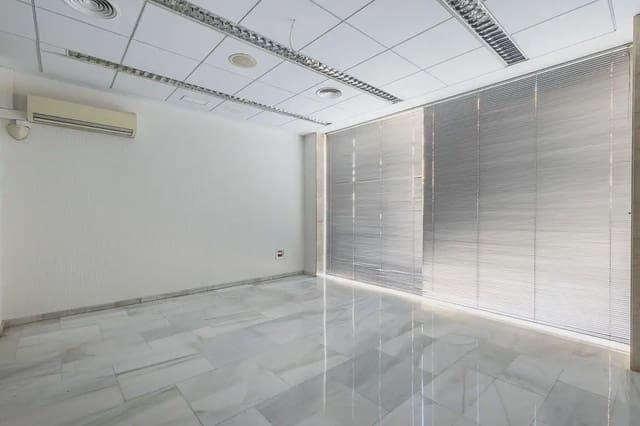 Erhverv til salg i Angustias - Chana - Encina, Granada by - € 380.000 (Ref: 9837176)
