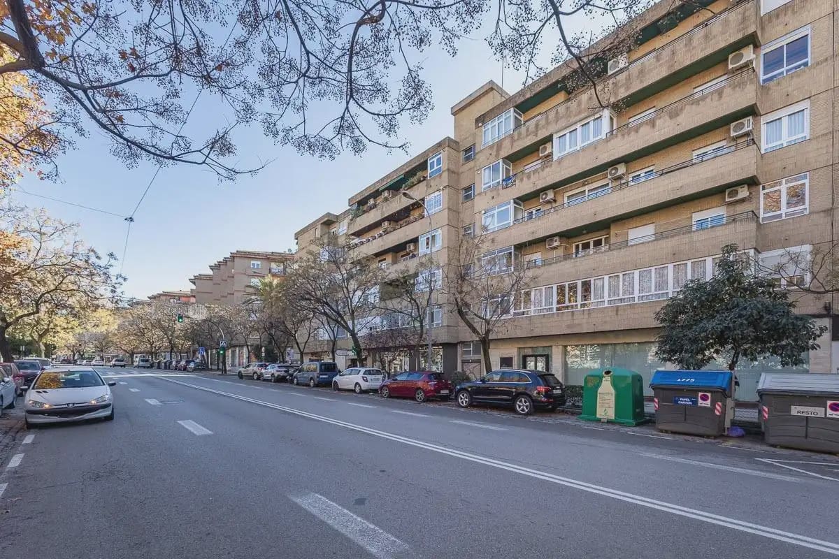 Commercieel te koop in Granada stad - € 380.000 (Ref: 9837176)