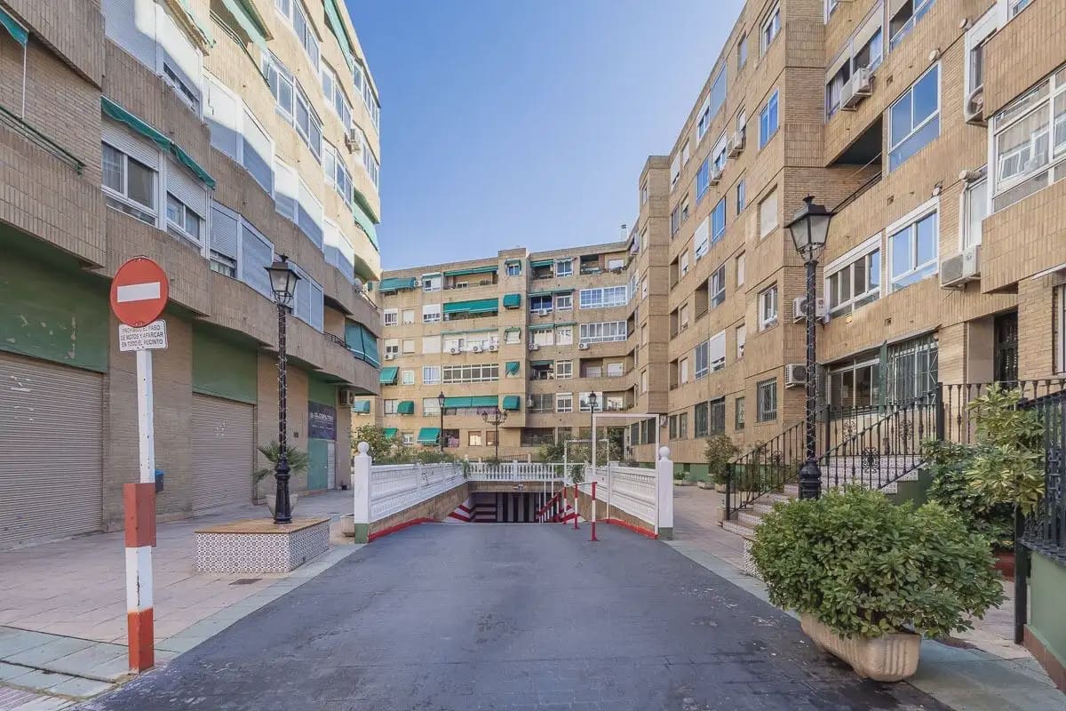 Commercieel te koop in Granada stad - € 380.000 (Ref: 9837176)