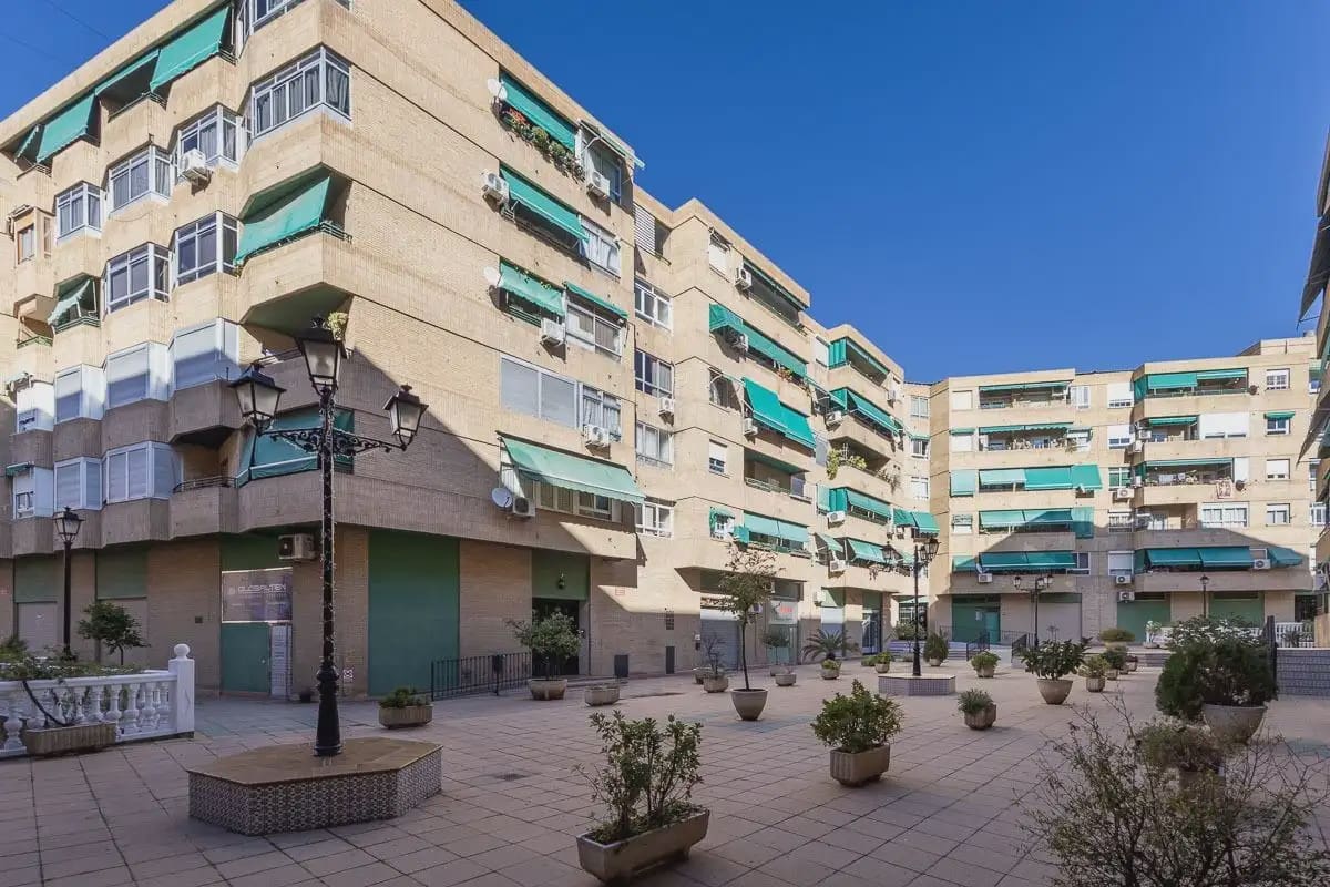 Commercieel te koop in Granada stad - € 380.000 (Ref: 9837176)