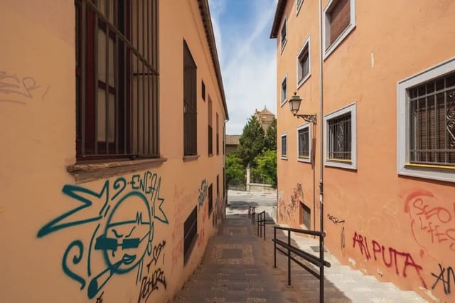 Działka budowlana na sprzedaż w Albaicin, Miasto Grenada - 755 000 € (Ref: 9837177)