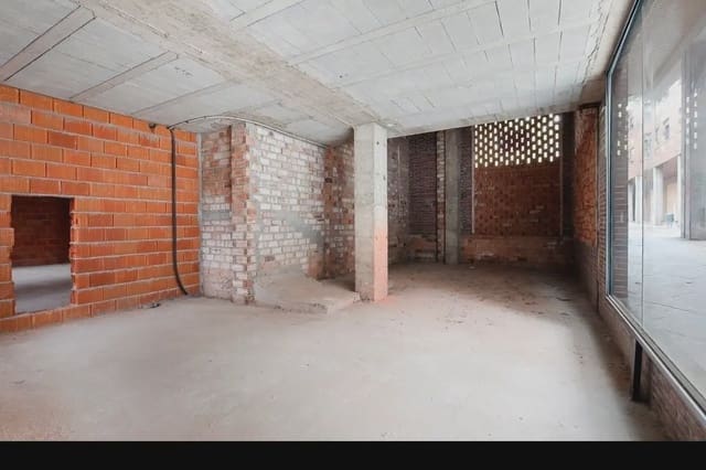 Erhverv til salg i Pajaritos - Plaza de Toros, Granada by - € 350.000 (Ref: 9837184)