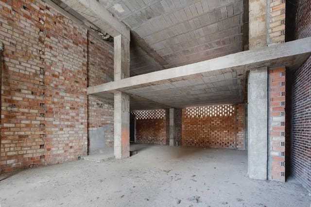 Erhverv til salg i Pajaritos - Plaza de Toros, Granada by - € 350.000 (Ref: 9837184)