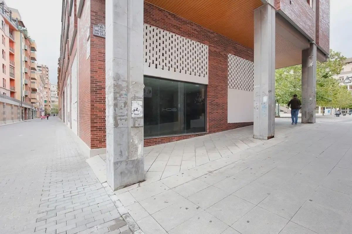 Commercieel te koop in Granada stad - € 350.000 (Ref: 9837184)