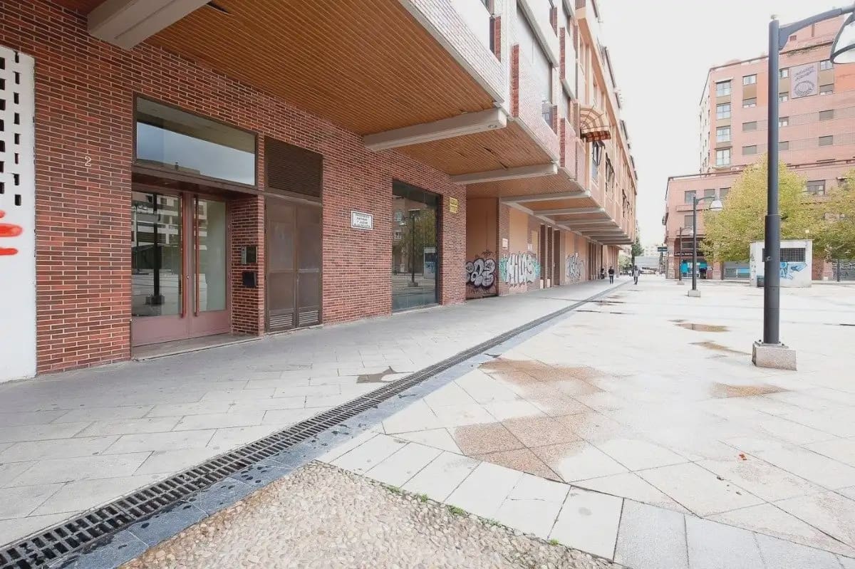 Commercieel te koop in Granada stad - € 350.000 (Ref: 9837184)