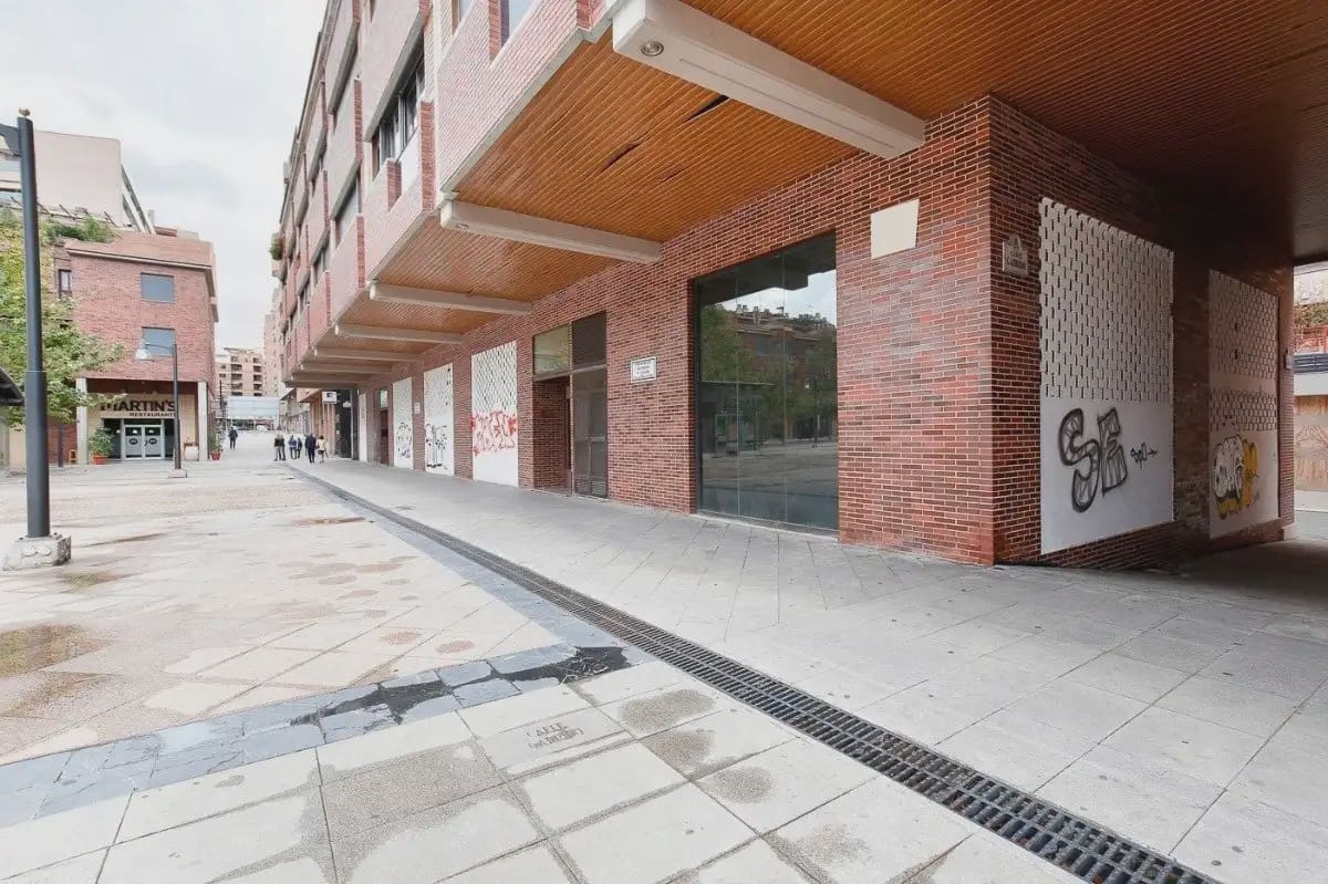 Commercieel te koop in Granada stad - € 350.000 (Ref: 9837184)