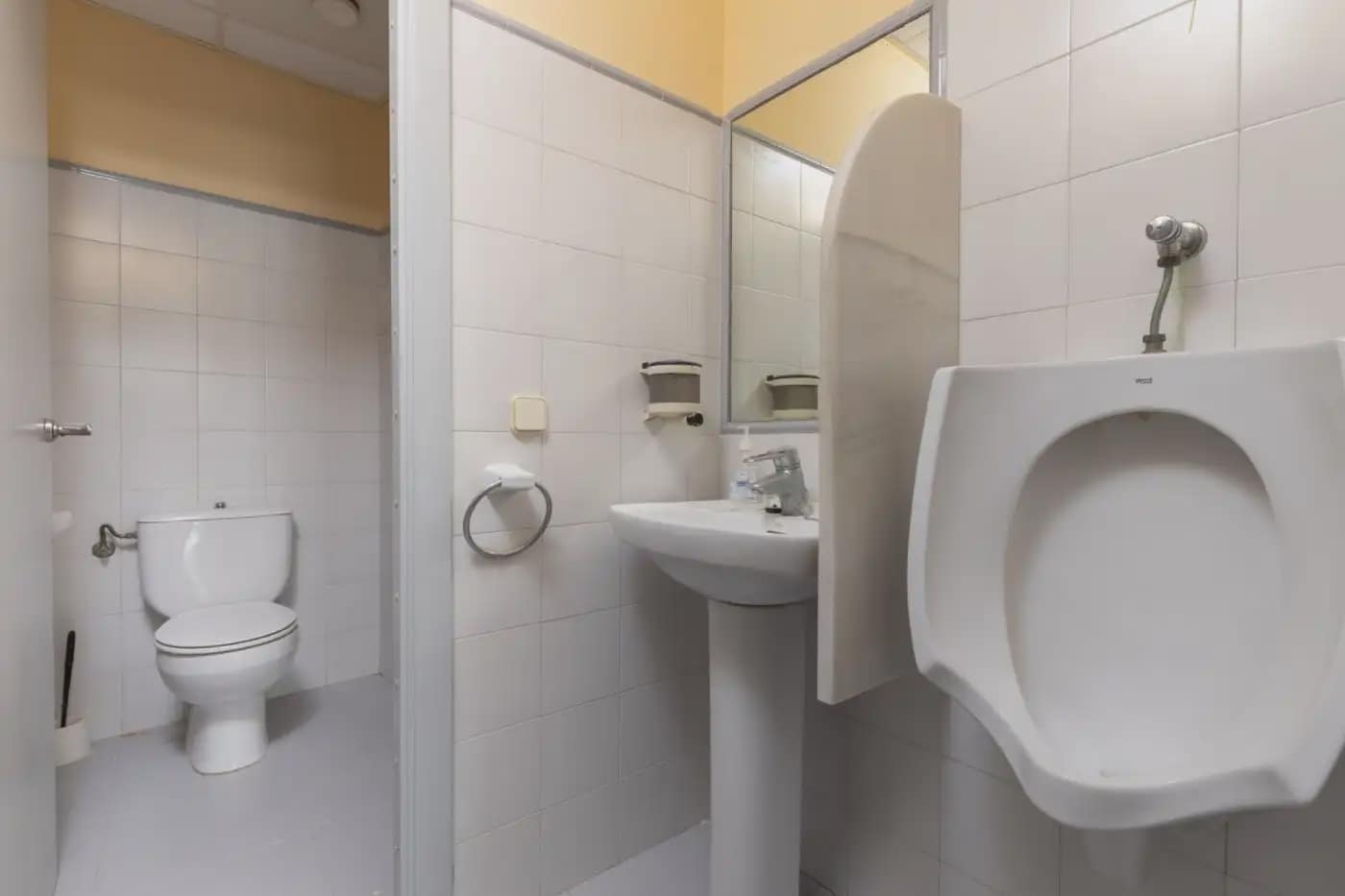 Commercial for sale in Montefrio - € 159,900 (Ref: 9837188)