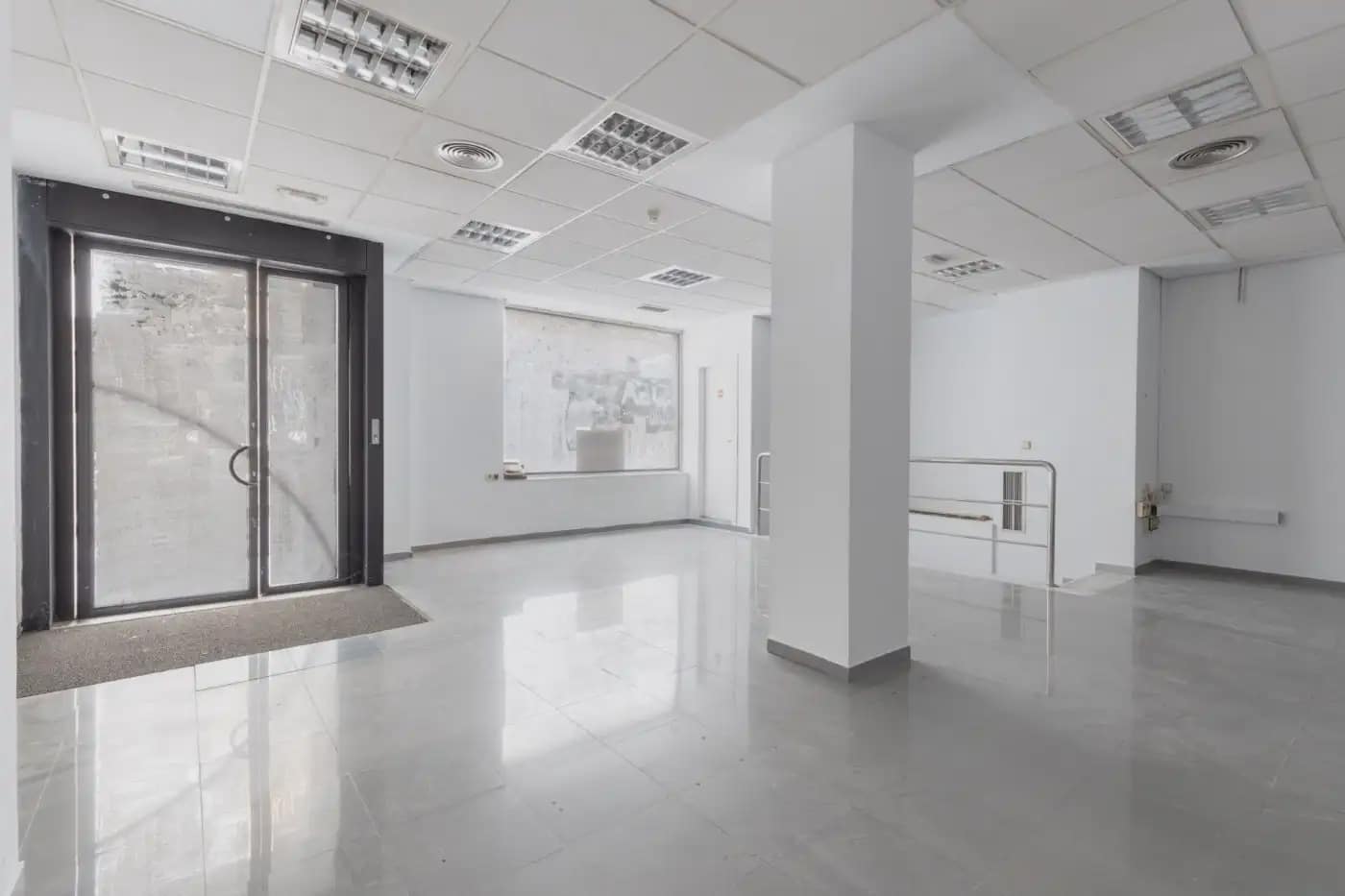 Commercial for sale in Montefrio - € 159,900 (Ref: 9837188)