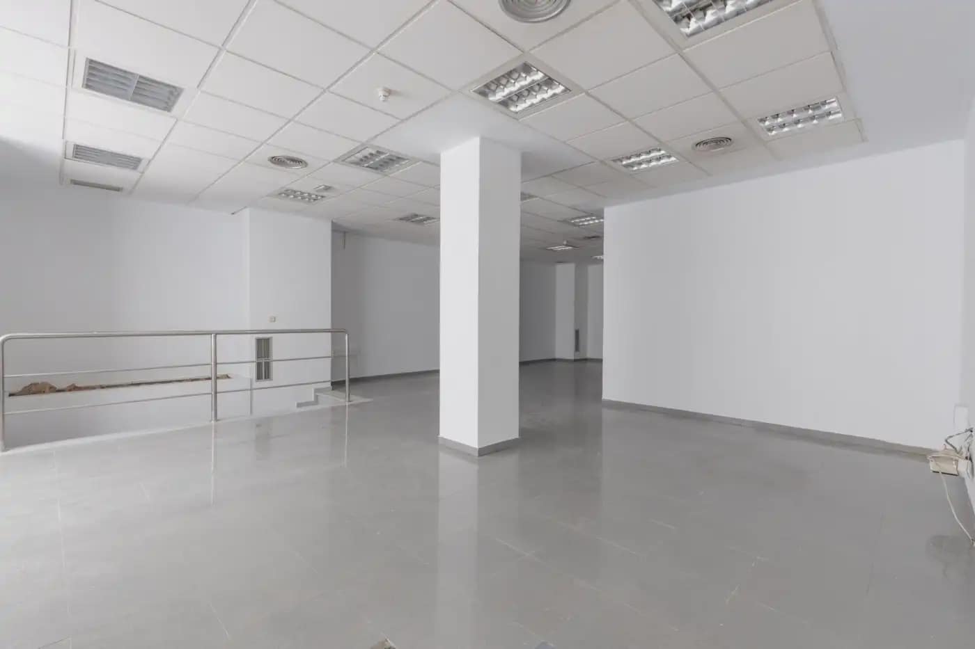 Commercial for sale in Montefrio - € 159,900 (Ref: 9837188)