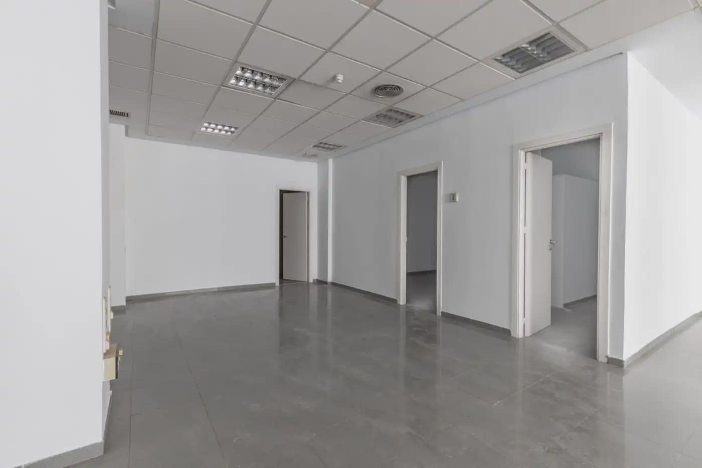 Commercial for sale in Montefrio - € 159,900 (Ref: 9837188)