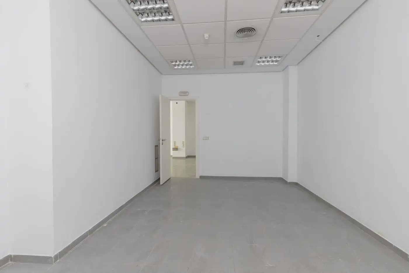 Commercial for sale in Montefrio - € 159,900 (Ref: 9837188)