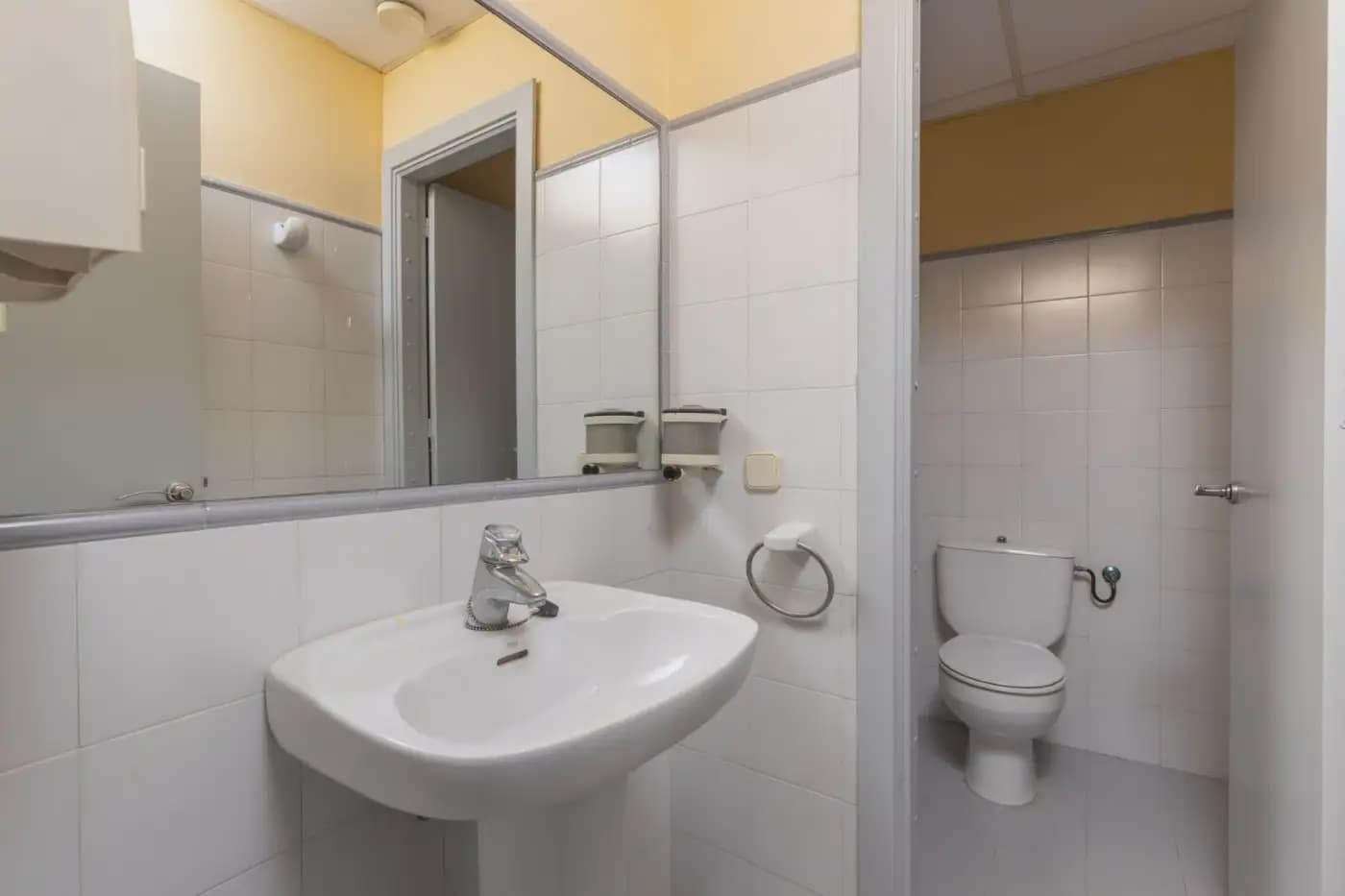 Commercial for sale in Montefrio - € 159,900 (Ref: 9837188)