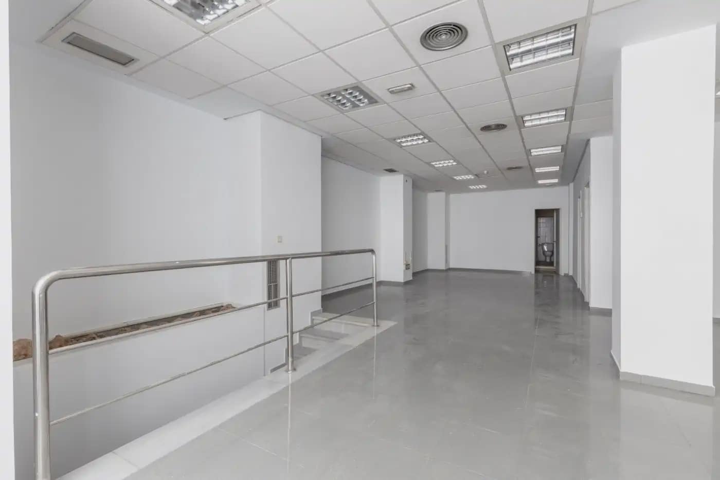 Commercial for sale in Montefrio - € 159,900 (Ref: 9837188)