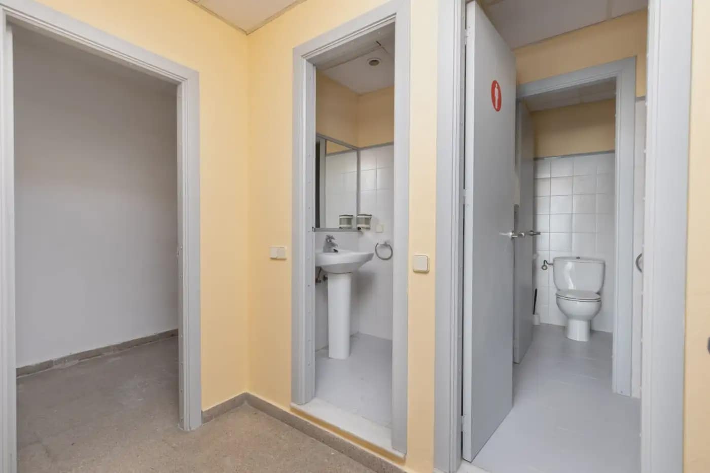 Commercial for sale in Montefrio - € 159,900 (Ref: 9837188)