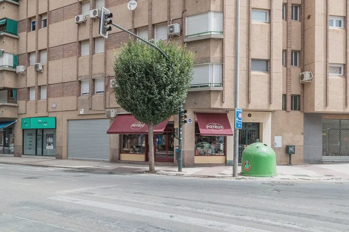 Gewerbe zu verkaufen in Granada Stadt - 99.000 € (Ref: 9837191)