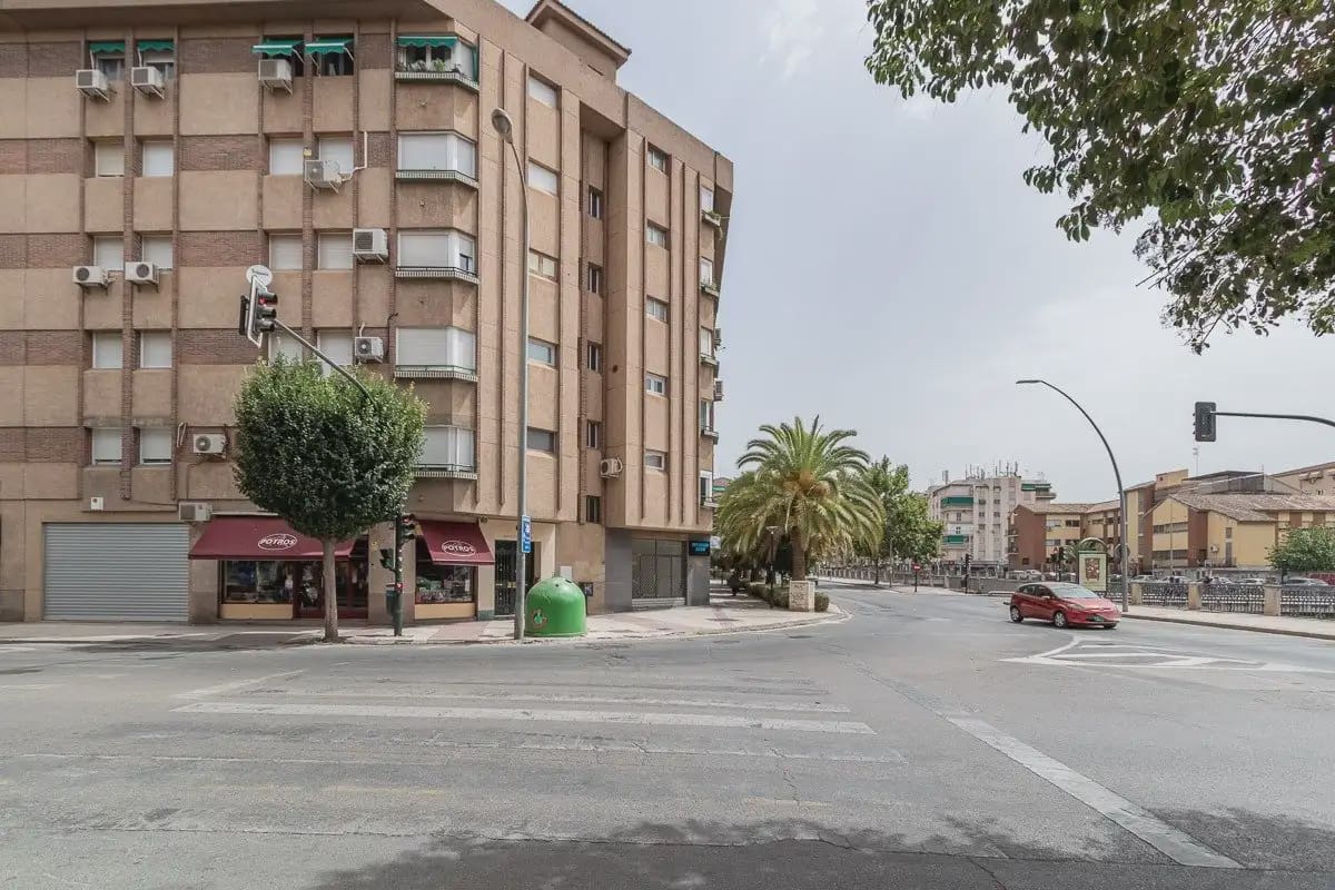 Gewerbe zu verkaufen in Granada Stadt - 99.000 € (Ref: 9837191)