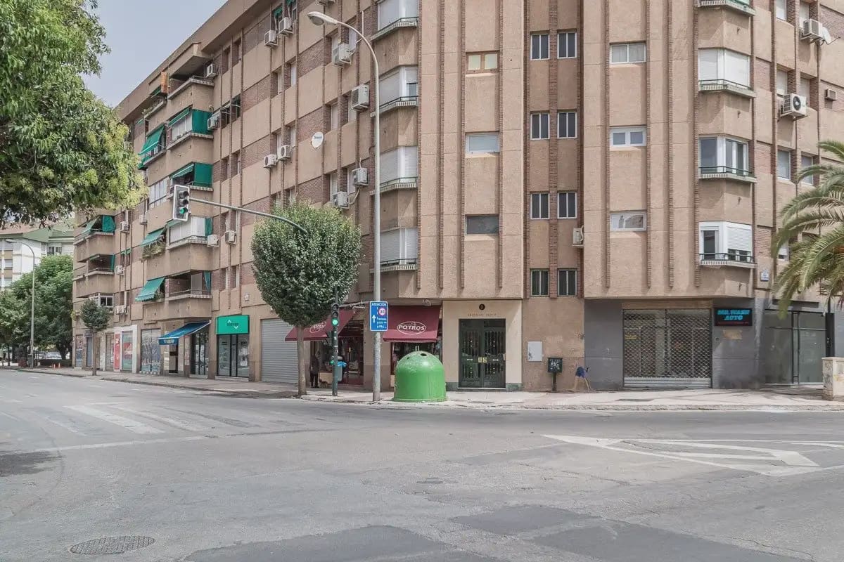 Gewerbe zu verkaufen in Granada Stadt - 99.000 € (Ref: 9837191)