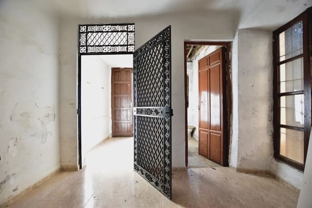 Byhus til salg i Guadix - € 315.000 (Ref: 9837194)