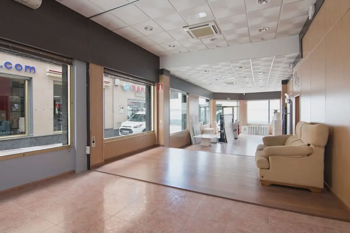 Erhverv til salg i Maracena - € 164.000 (Ref: 9837195)