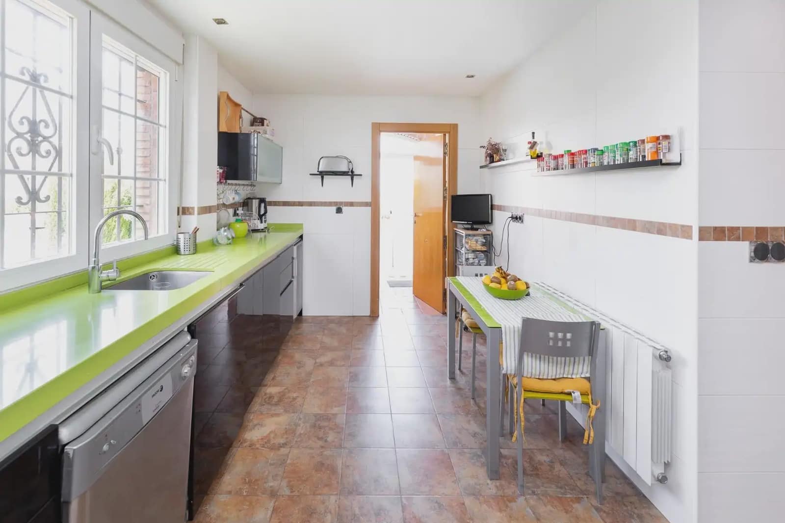 Villa zu verkaufen in Huetor Vega mit Pool Garage - 480.000 € (Ref: 9837200)