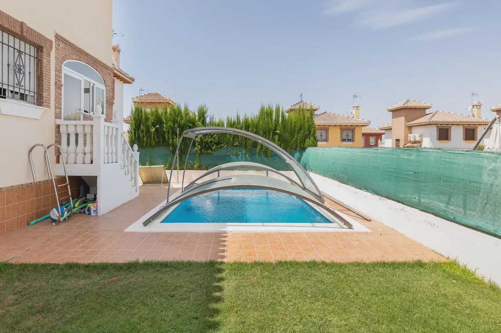Villa zu verkaufen in Huetor Vega mit Pool Garage - 480.000 € (Ref: 9837200)