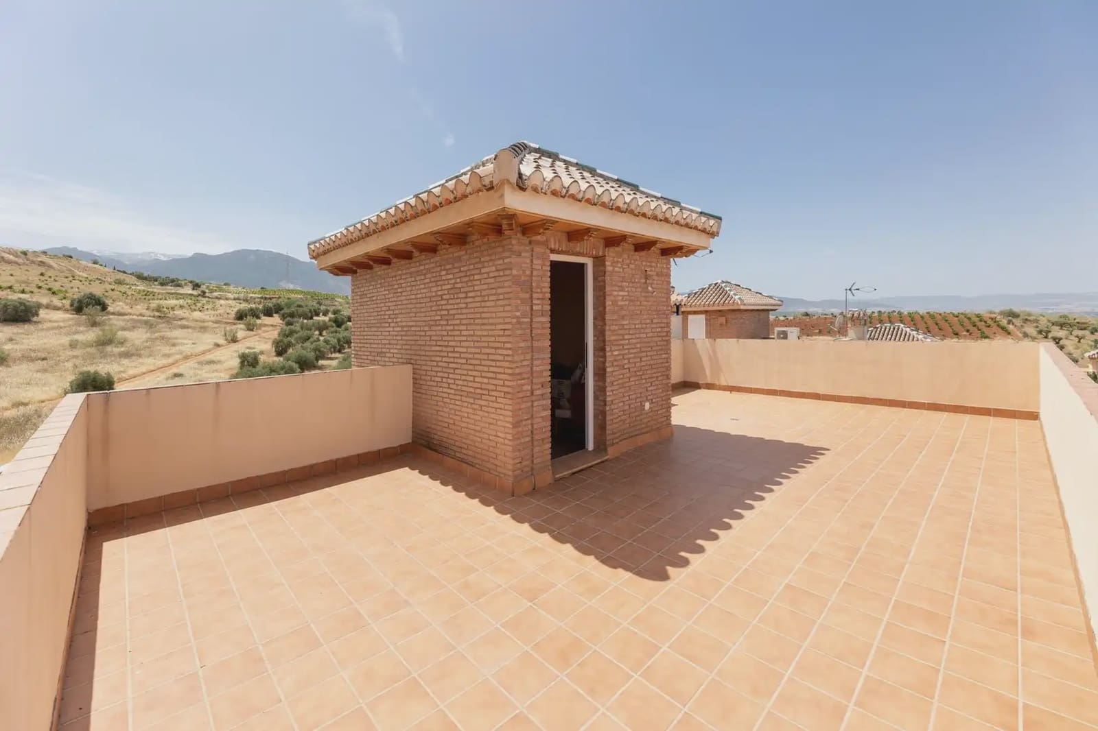 Villa zu verkaufen in Huetor Vega mit Pool Garage - 480.000 € (Ref: 9837200)