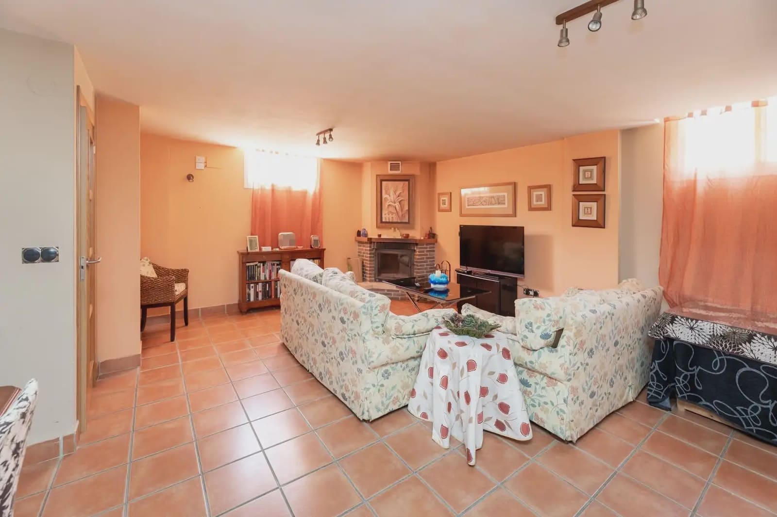 Villa zu verkaufen in Huetor Vega mit Pool Garage - 480.000 € (Ref: 9837200)