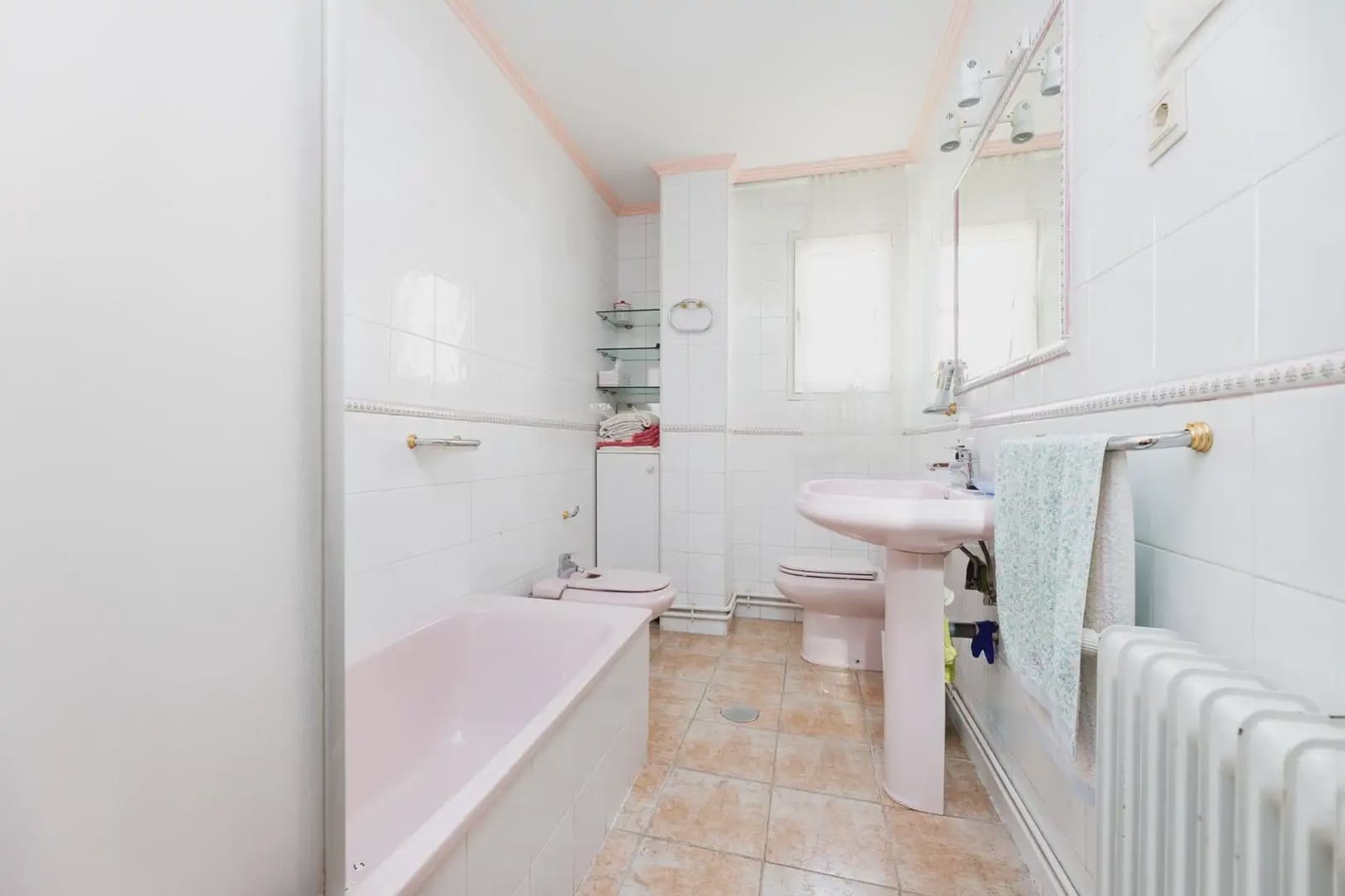 Villa til salg i Albolote med swimmingpool garage - € 295.000 (Ref: 9837202)
