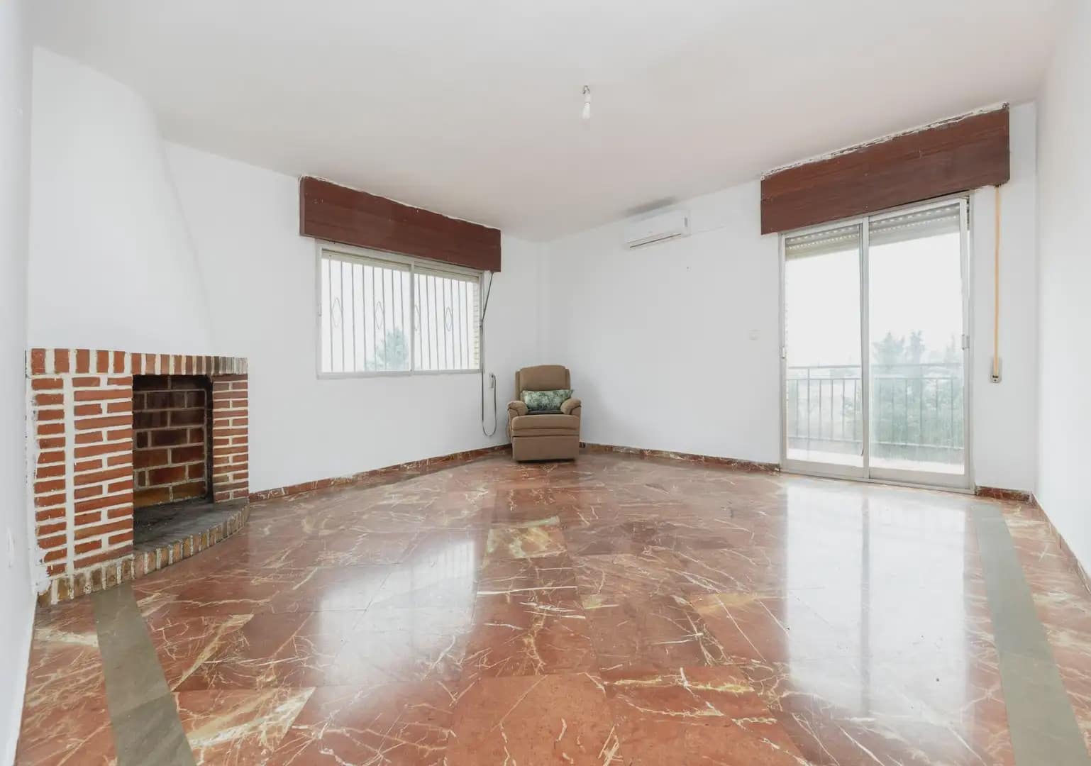 Villa zu verkaufen in Huetor Vega mit Pool Garage - 365.000 € (Ref: 9837204)