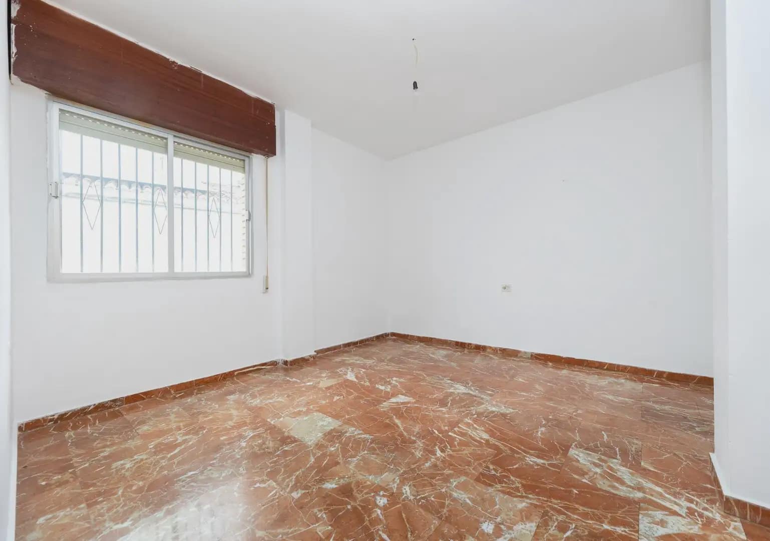 Villa zu verkaufen in Huetor Vega mit Pool Garage - 365.000 € (Ref: 9837204)