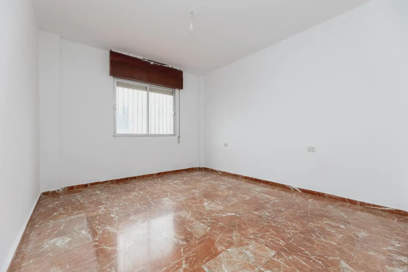 Villa zu verkaufen in Huetor Vega mit Pool Garage - 365.000 € (Ref: 9837204)