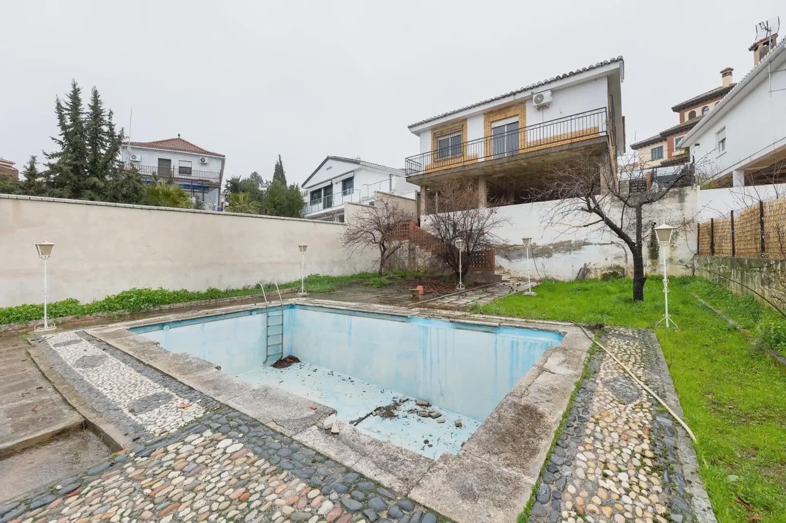 Villa zu verkaufen in Huetor Vega mit Pool Garage - 365.000 € (Ref: 9837204)