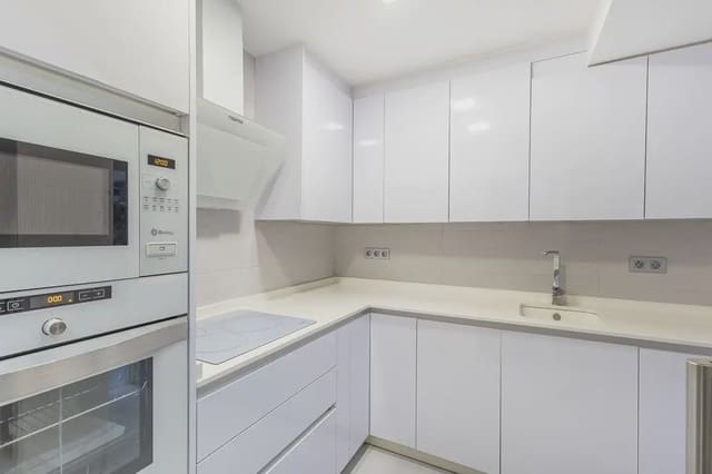 Leilighet til salgs i San Matías - Realejo, Granada by - € 329 000 (Ref: 9837207)