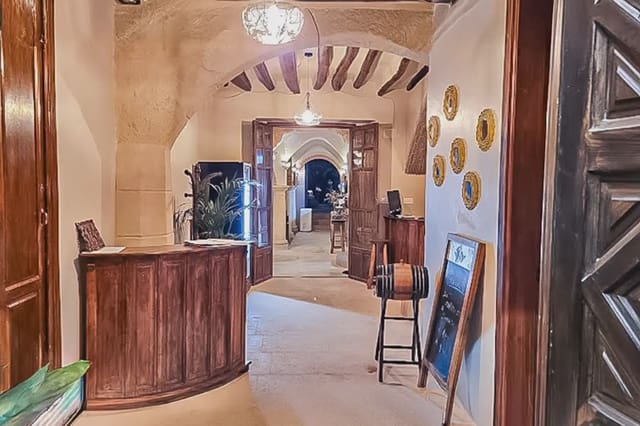 Hotel for sale in Alcalá la Real - € 490,000 (Ref: 9837209)