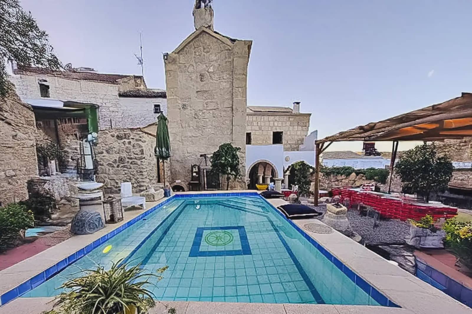 Hotel for sale in Alcala la Real - € 490,000 (Ref: 9837209)