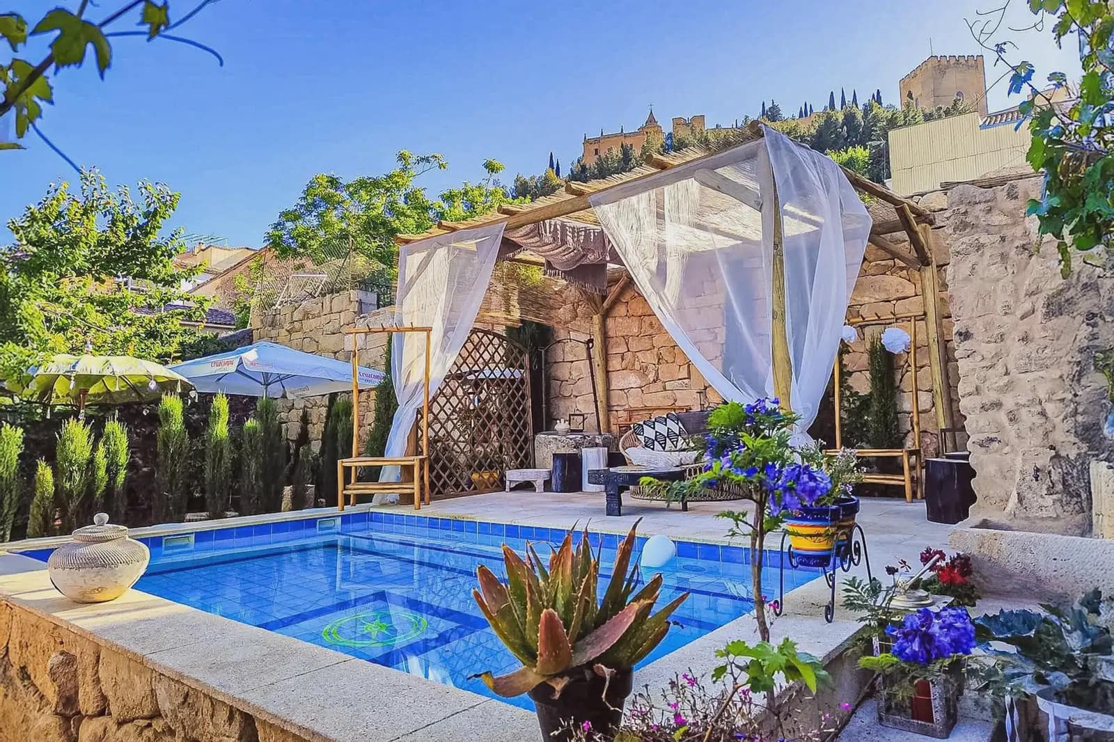 Hotel for sale in Alcala la Real - € 490,000 (Ref: 9837209)