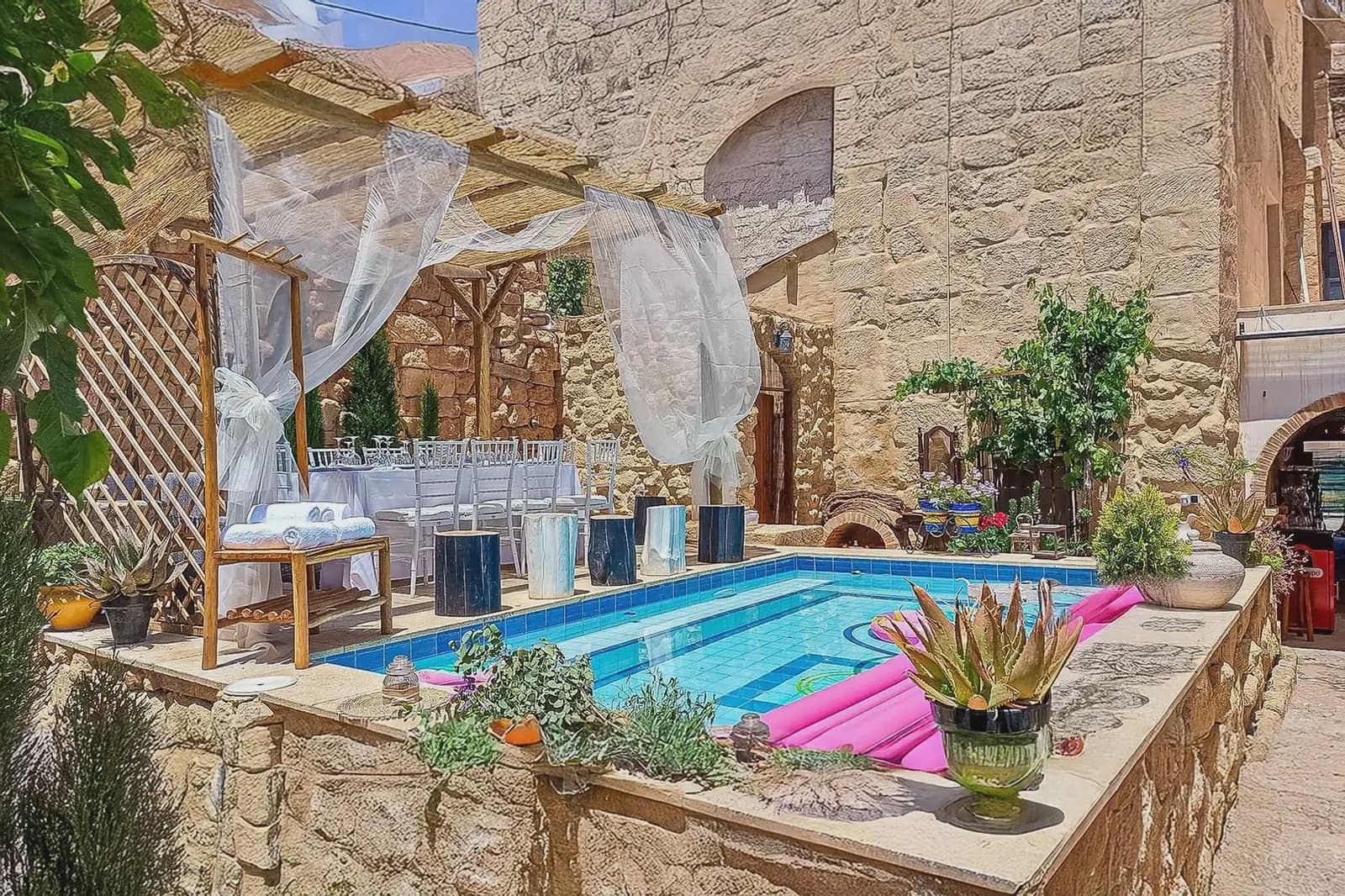 Hotel for sale in Alcala la Real - € 490,000 (Ref: 9837209)