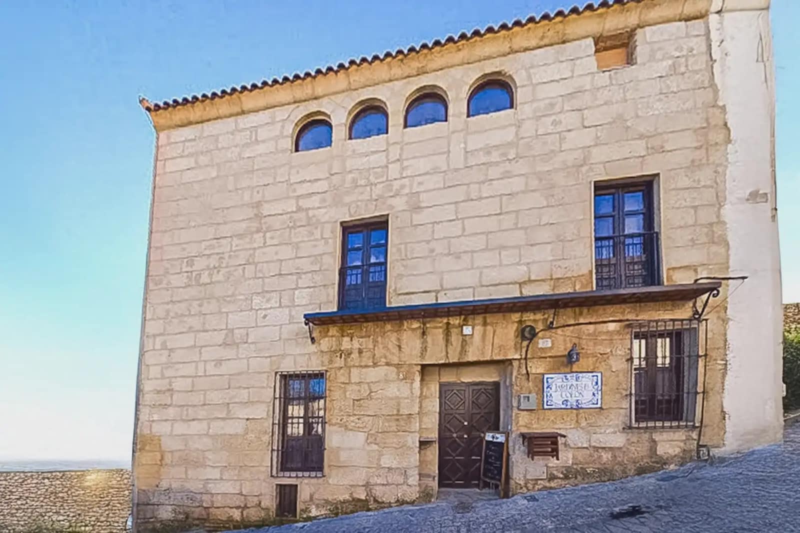 Hotel for sale in Alcala la Real - € 490,000 (Ref: 9837209)