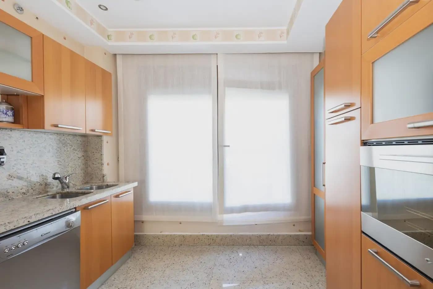 Villa for sale in Granada city with pool garage - € 995,000 (Ref: 9837211)
