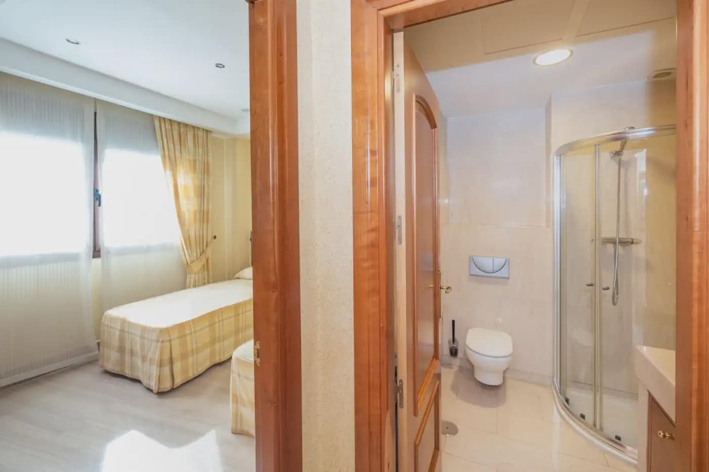 Villa for sale in Granada city with pool garage - € 995,000 (Ref: 9837211)
