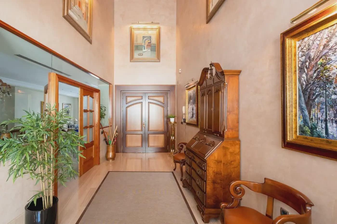Villa for sale in Granada city with pool garage - € 995,000 (Ref: 9837211)