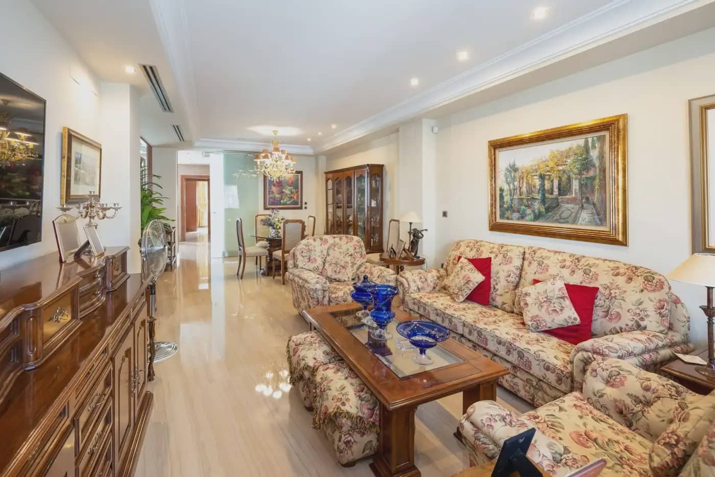 Villa for sale in Granada city with pool garage - € 995,000 (Ref: 9837211)