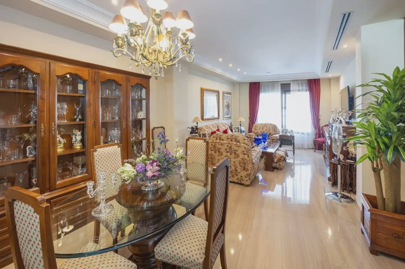 Villa for sale in Granada city with pool garage - € 995,000 (Ref: 9837211)