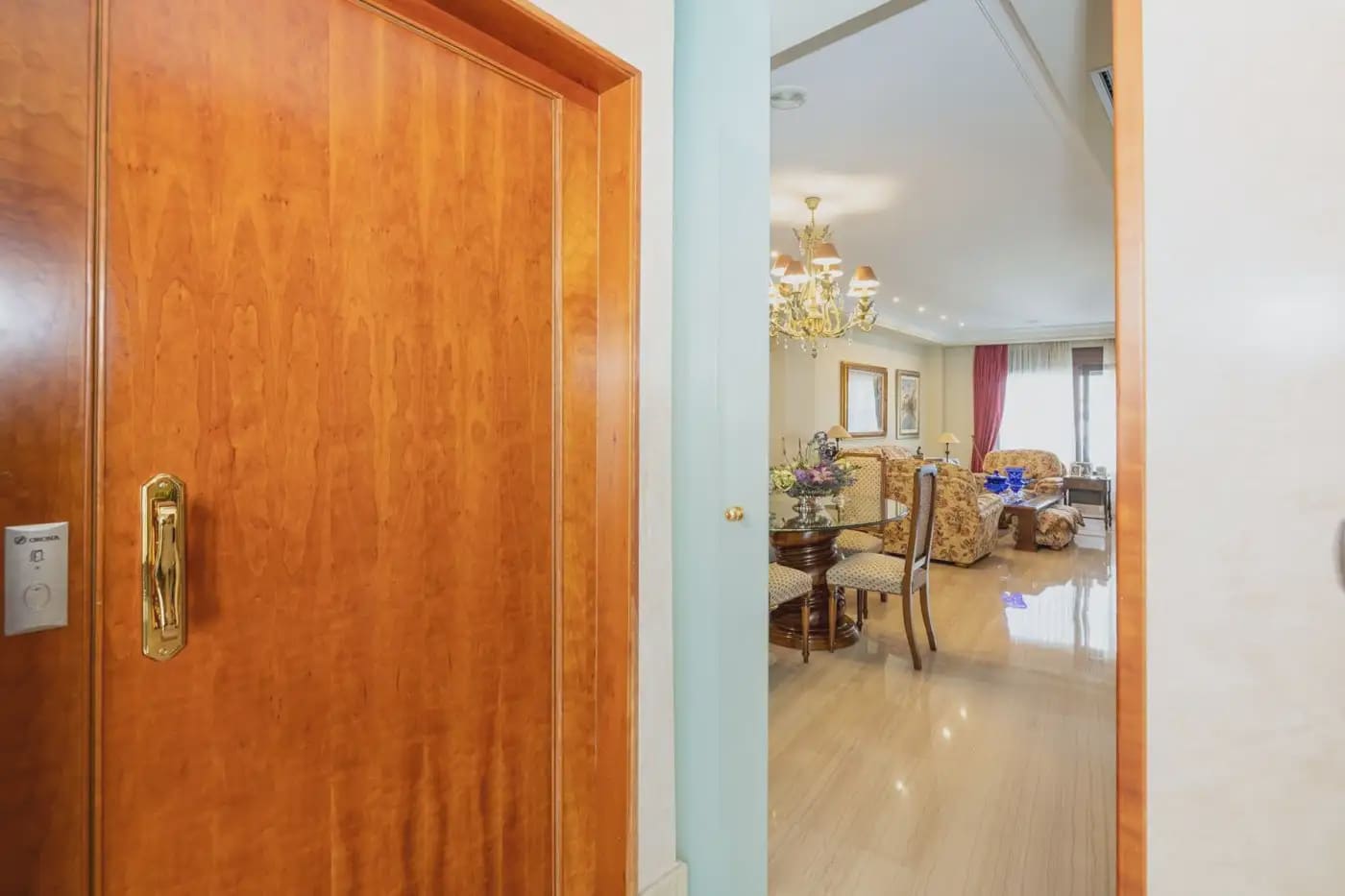 Villa for sale in Granada city with pool garage - € 995,000 (Ref: 9837211)