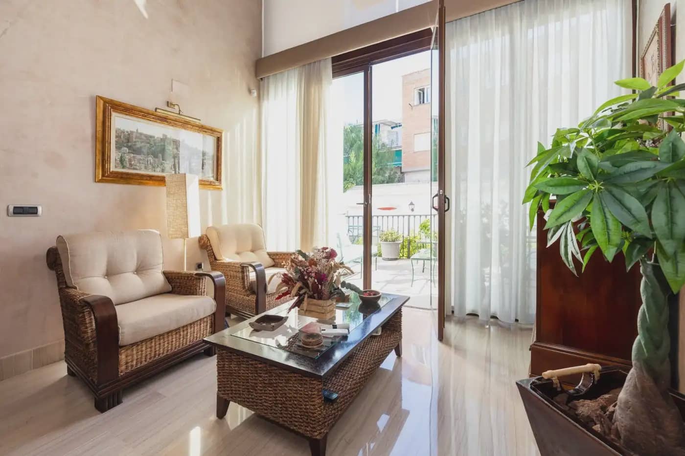 Villa for sale in Granada city with pool garage - € 995,000 (Ref: 9837211)