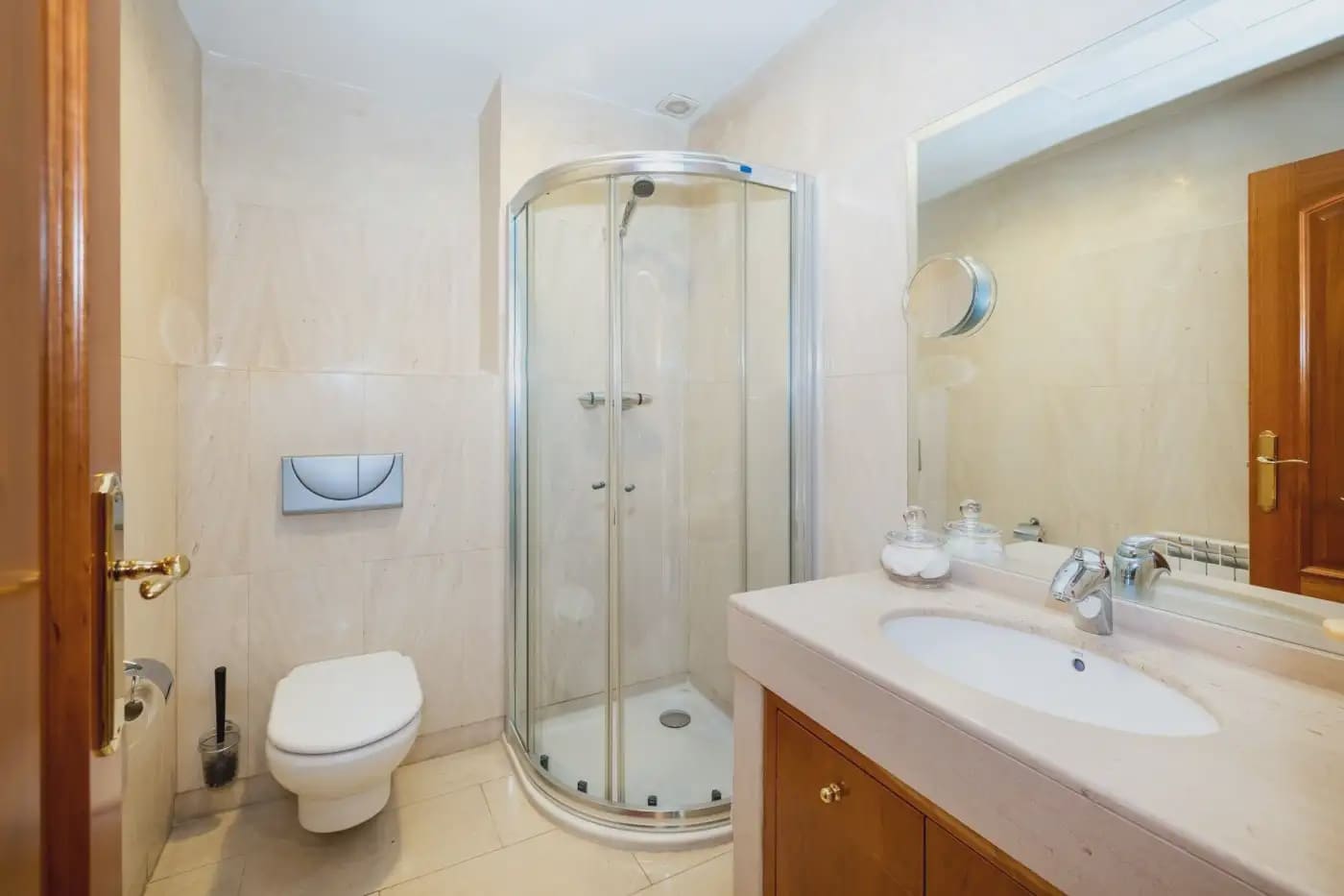 Villa for sale in Granada city with pool garage - € 995,000 (Ref: 9837211)
