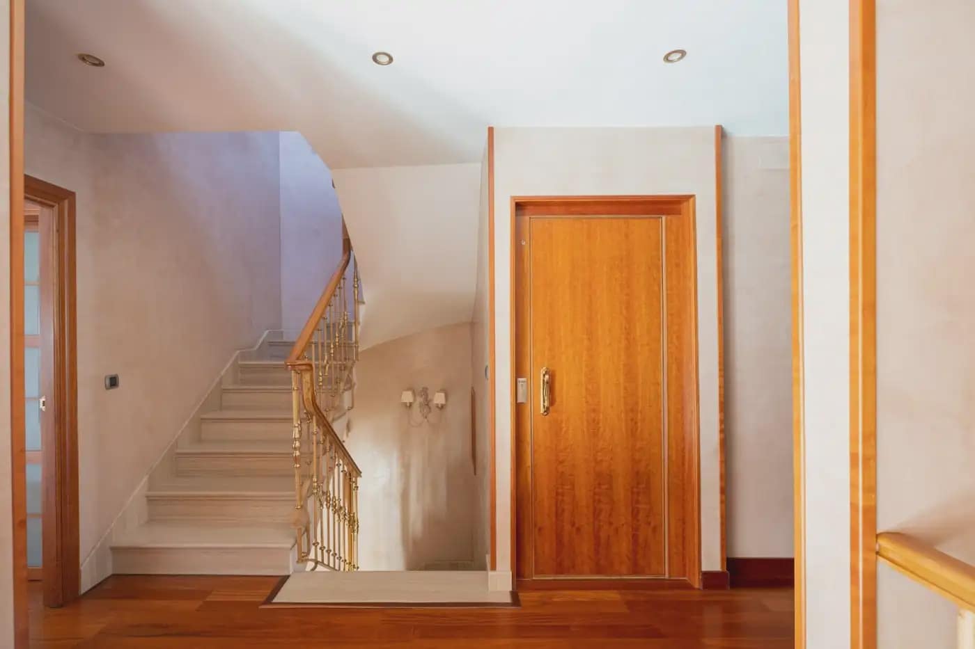 Villa for sale in Granada city with pool garage - € 995,000 (Ref: 9837211)
