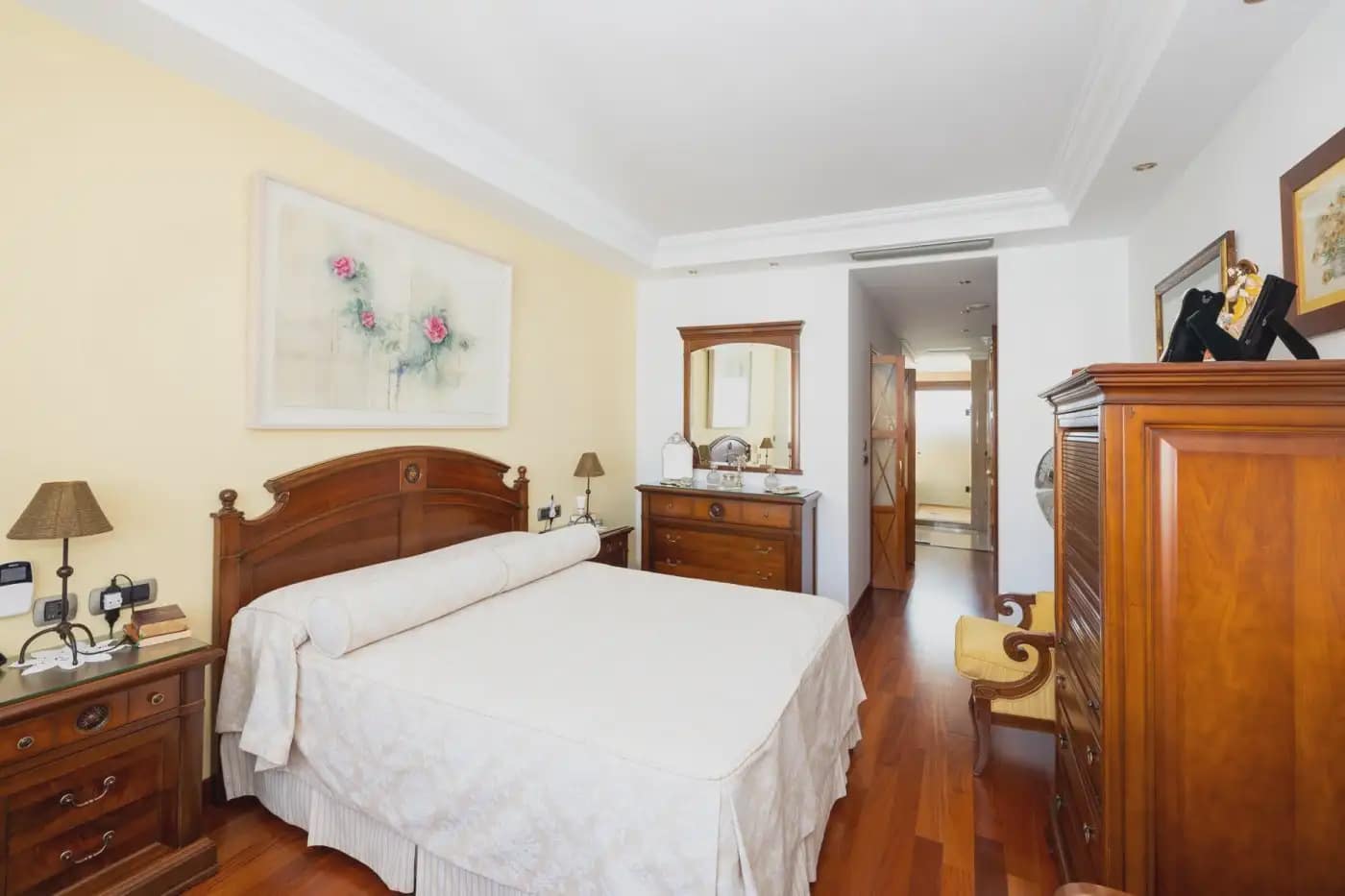 Villa for sale in Granada city with pool garage - € 995,000 (Ref: 9837211)
