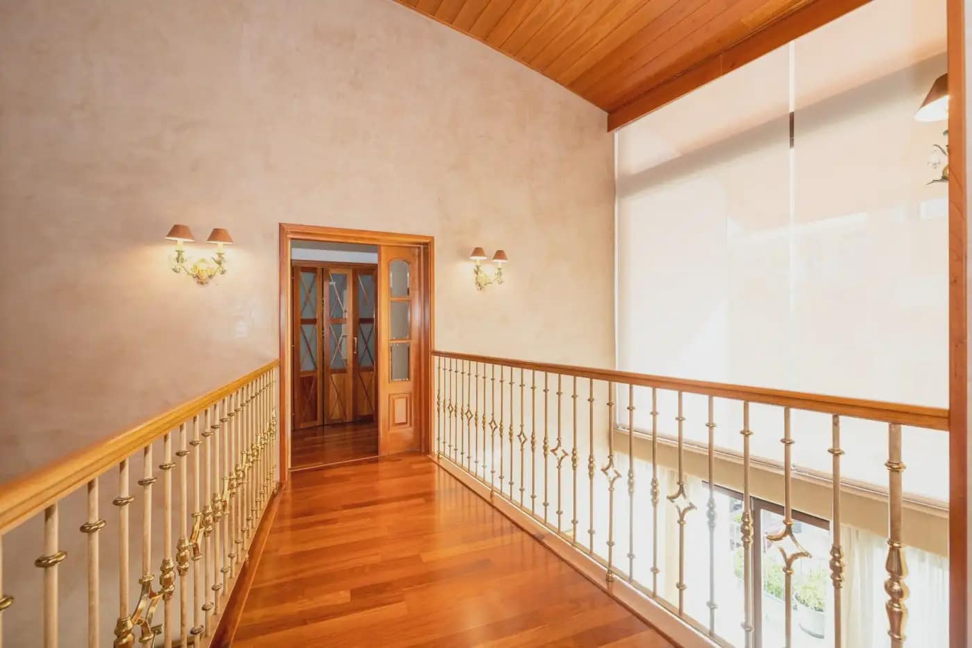 Villa for sale in Granada city with pool garage - € 995,000 (Ref: 9837211)